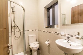 Siku Gozitan House With Pool hot tub