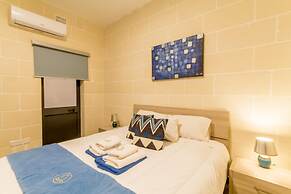 Siku Gozitan House With Pool hot tub