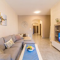 Siku Gozitan House With Pool hot tub