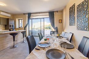 Siku Gozitan House With Pool hot tub