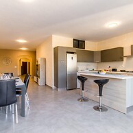 Siku Gozitan House With Pool hot tub