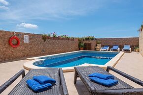 Villayana Gozitan Farmhouse With Pool