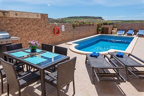 Villayana Gozitan Farmhouse With Pool