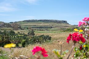 Villayana Gozitan Farmhouse With Pool