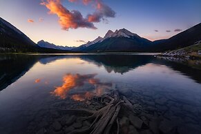 One Hotel Room with King Bed & AC