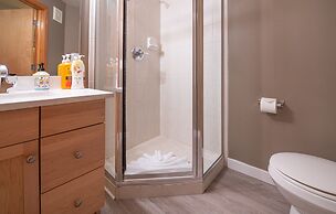 Mountain View 2 Bedroom Condo-Top Floor