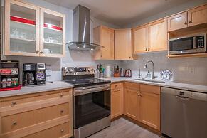 Mountain View 2 Bedroom Condo-Top Floor