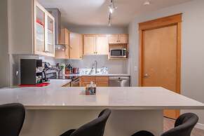 Mountain View 2 Bedroom Condo-Top Floor