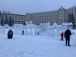 Mountain View 2 Bedroom Condo-Top Floor