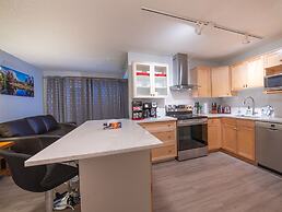 Mountain View 2 Bedroom Condo-Top Floor