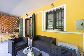 Perla del Lago Near the Beach