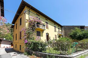 Perla del Lago Near the Beach