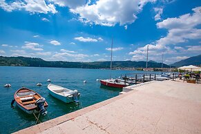 Perla del Lago Near the Beach