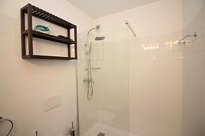Santi Apartment Few Min From Lake