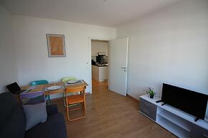 Santi Apartment Few Min From Lake