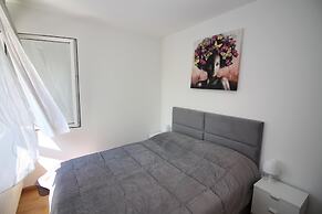 Santi Apartment Few Min From Lake