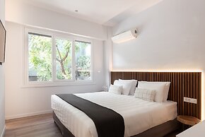 Acropolis Holmes Residence