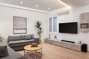 Acropolis Holmes Residence