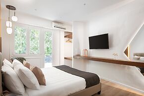 Acropolis Holmes Residence