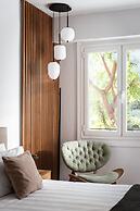 Acropolis Holmes Residence