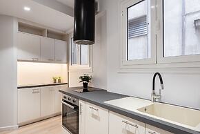 Acropolis Holmes Residence