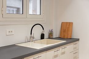 Acropolis Holmes Residence