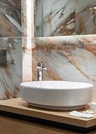 Acropolis Holmes Residence