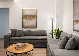 Acropolis Holmes Residence