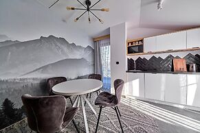 Tatra Square Apartments