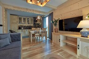 Tatra Square Apartments