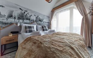 Tatra Square Apartments