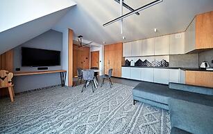 Tatra Square Apartments