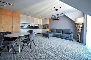 Tatra Square Apartments