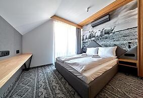 Tatra Square Apartments