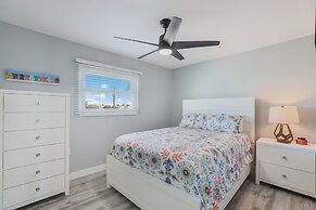 The Getaway 2 Bedroom Condo by RedAwning