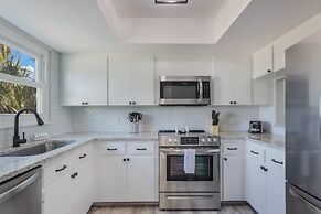 The Getaway 2 Bedroom Condo by RedAwning