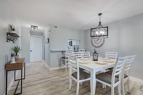 The Getaway 2 Bedroom Condo by RedAwning