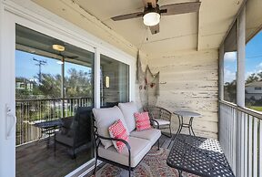 The Getaway 2 Bedroom Condo by RedAwning
