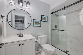 The Getaway 2 Bedroom Condo by RedAwning
