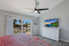 The Getaway 2 Bedroom Condo by RedAwning