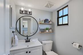 The Getaway 2 Bedroom Condo by RedAwning