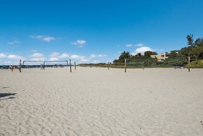 The Getaway 2 Bedroom Condo by RedAwning