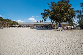 The Getaway 2 Bedroom Condo by RedAwning