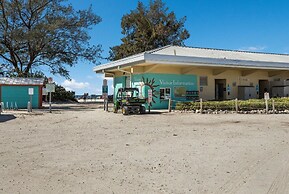 The Getaway 2 Bedroom Condo by RedAwning