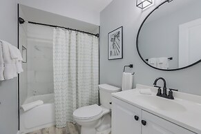 The Getaway 2 Bedroom Condo by RedAwning