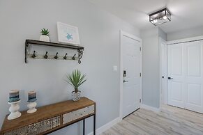 The Getaway 2 Bedroom Condo by RedAwning