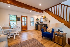 The Nuthatch Cabin 15 MIN to Magnolia Baylor