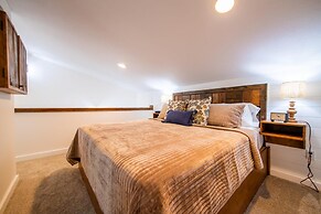 The Nuthatch Cabin 15 MIN to Magnolia Baylor