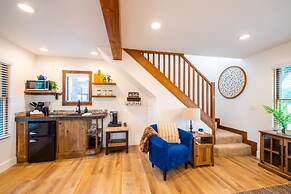 The Nuthatch Cabin 15 MIN to Magnolia Baylor