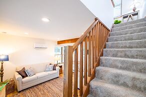 The Nuthatch Cabin 15 MIN to Magnolia Baylor